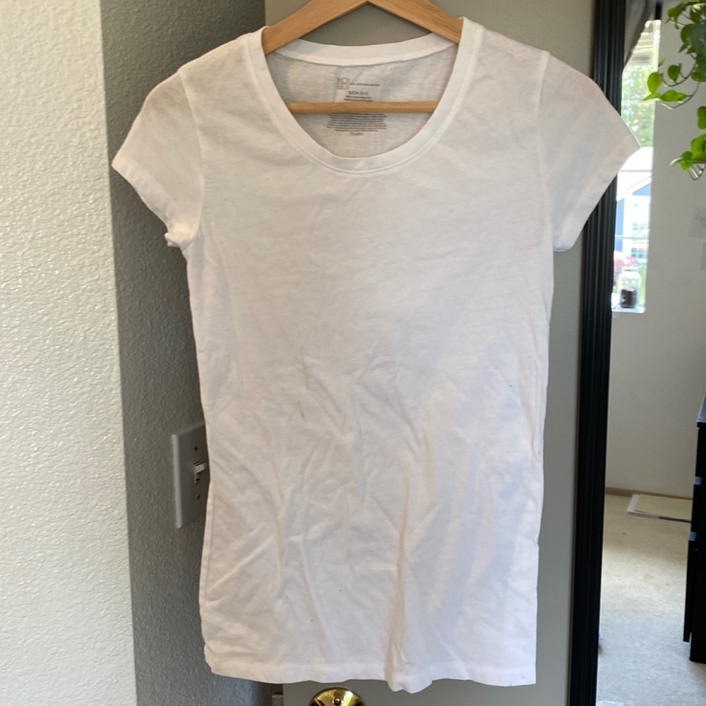 Brand: No Boundaries — Size: Small — Plain white tee